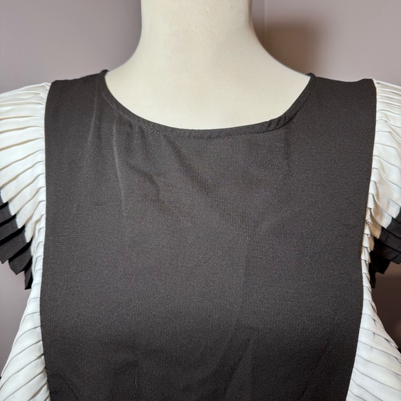 FAB’RIK Sleeveless Ruffle Accent Blouse BLACK-WHITE / SMALL - Picture 4 of 12